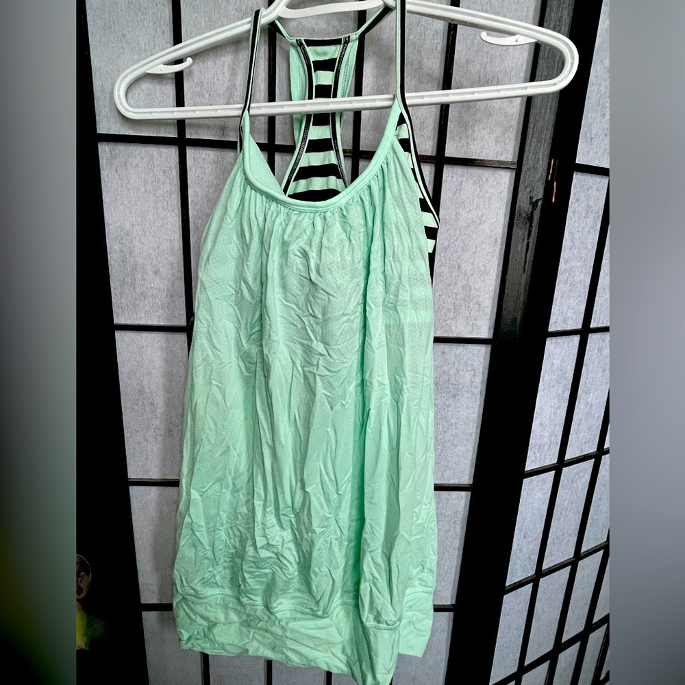 Lululemon tank with built in Bra sz: 8